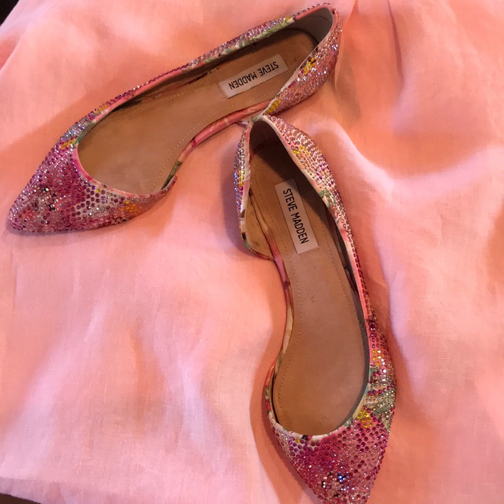 JEWELED STEVE MADDEN FLATS. SIZE 8.5. Worn once.